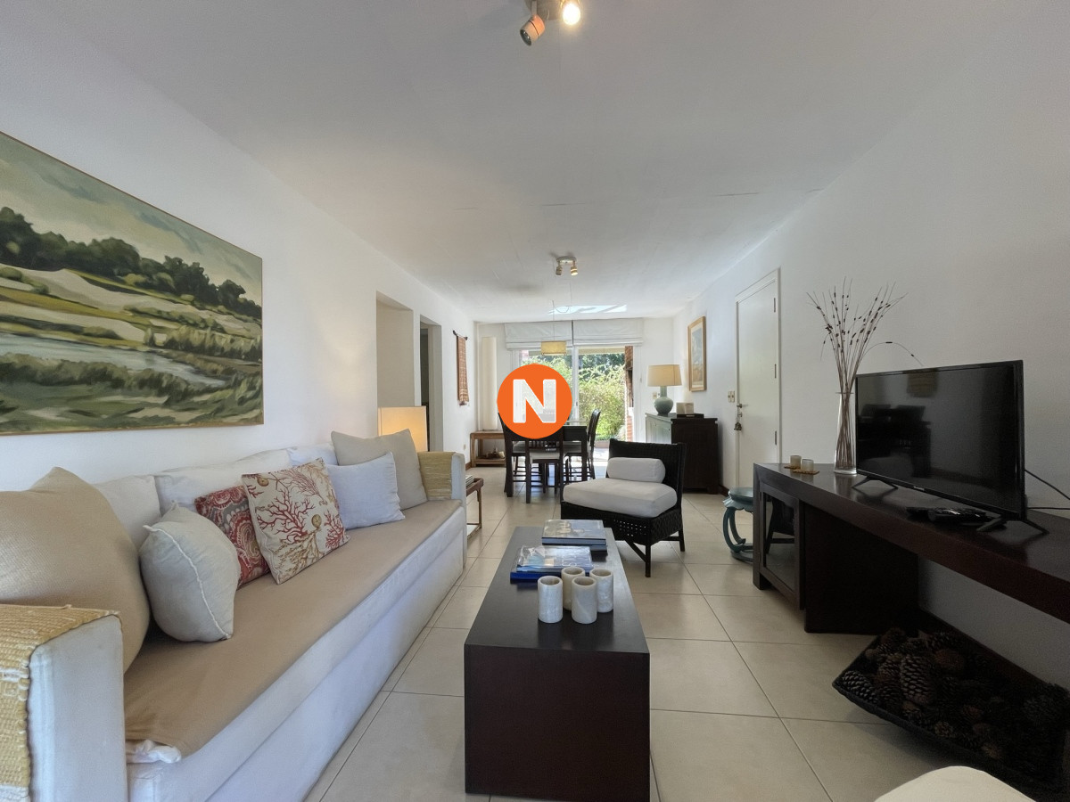 Apartamento Ref.220983 - A 2 cuadras del mar con 2 terrazas, parrillero propio, impecable