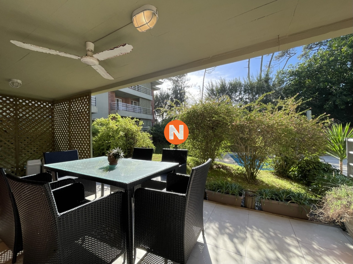 Apartamento Ref.220983 - A 2 cuadras del mar con 2 terrazas, parrillero propio, impecable