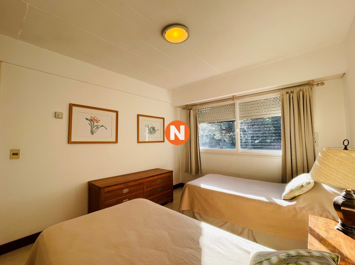 Apartamento Ref.220983 - A 2 cuadras del mar con 2 terrazas, parrillero propio, impecable