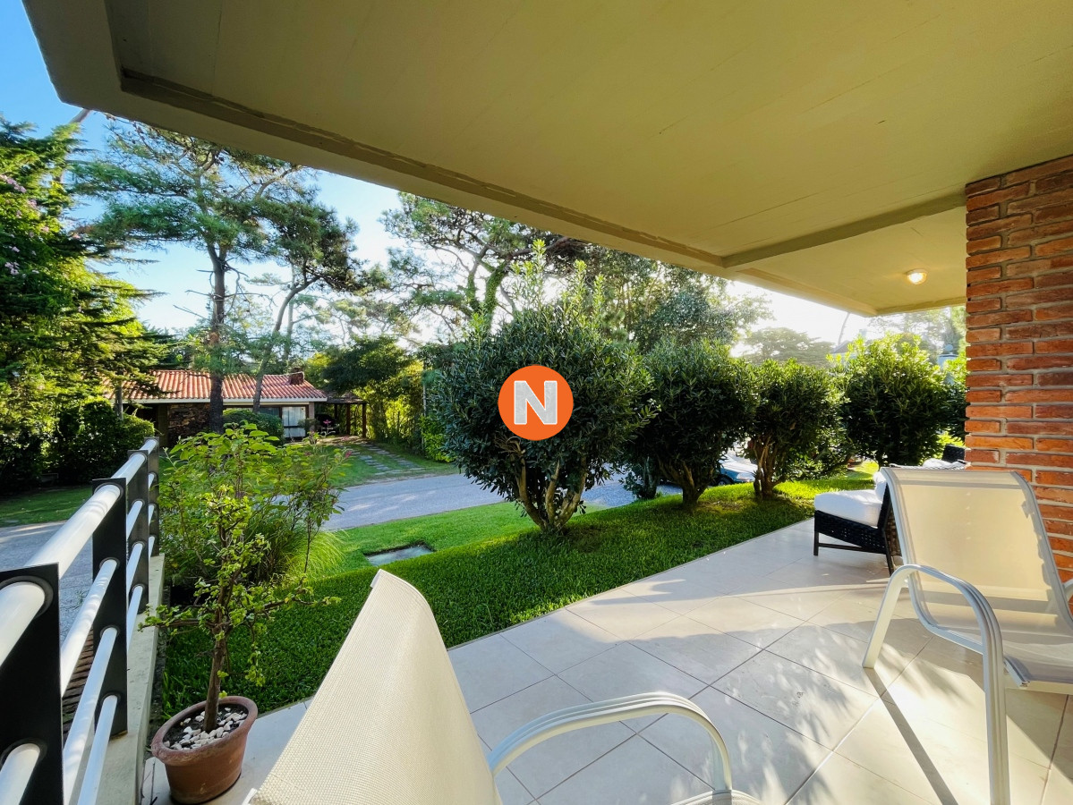 Apartamento Ref.220983 - A 2 cuadras del mar con 2 terrazas, parrillero propio, impecable