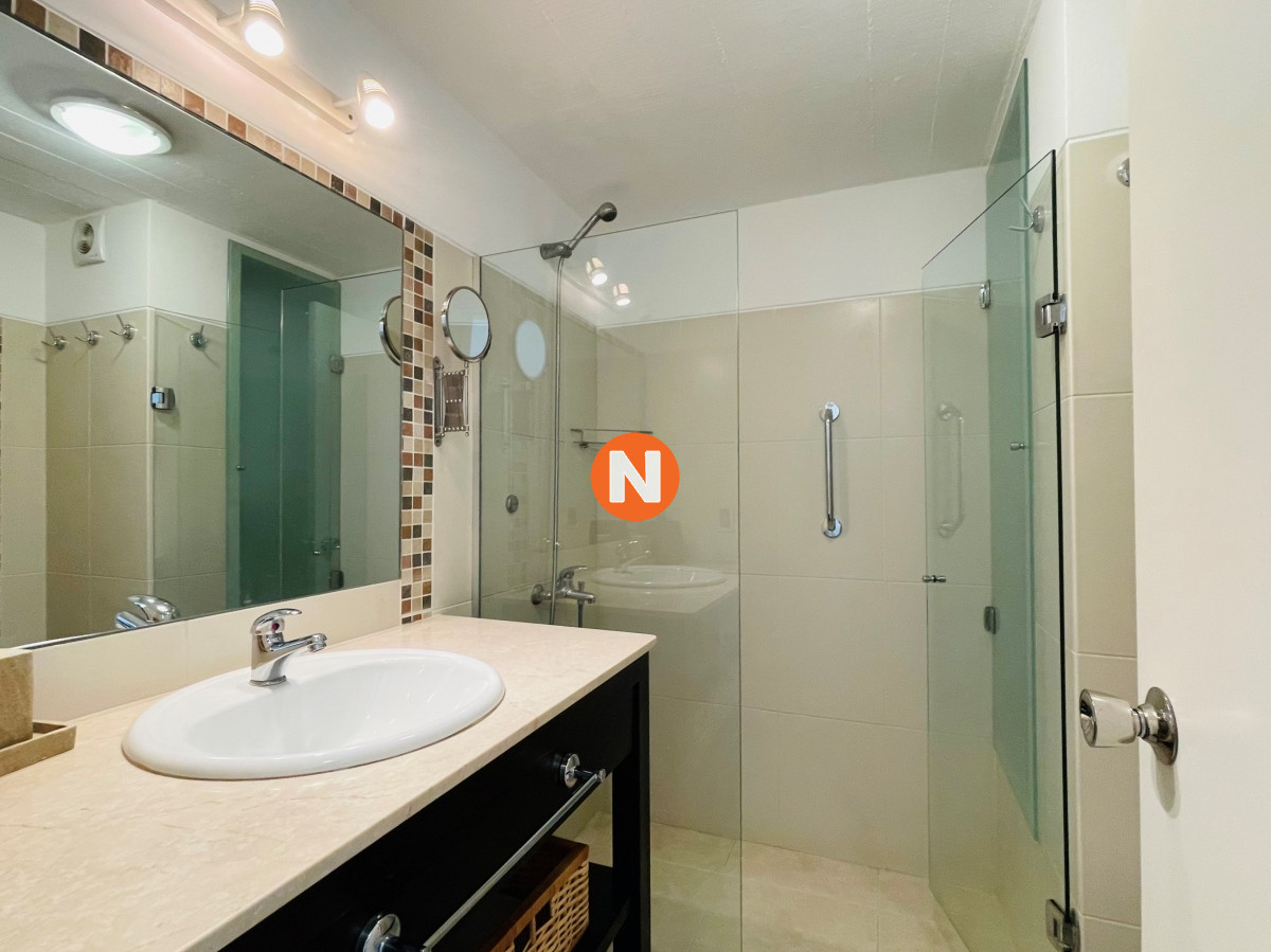 Apartamento Ref.220983 - A 2 cuadras del mar con 2 terrazas, parrillero propio, impecable