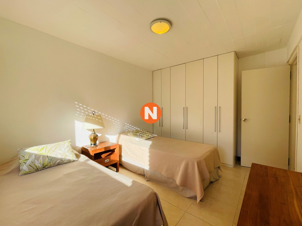 Apartamento Ref.220983 - A 2 cuadras del mar con 2 terrazas, parrillero propio, impecable