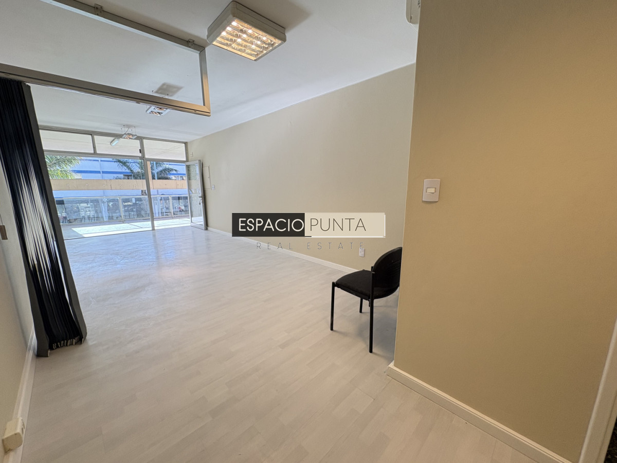 Local Comercial ID.5327 - Excelente local en impecable estado