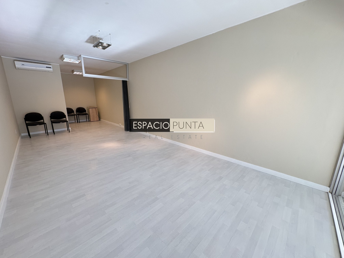 Local Comercial ID.5327 - Excelente local en impecable estado