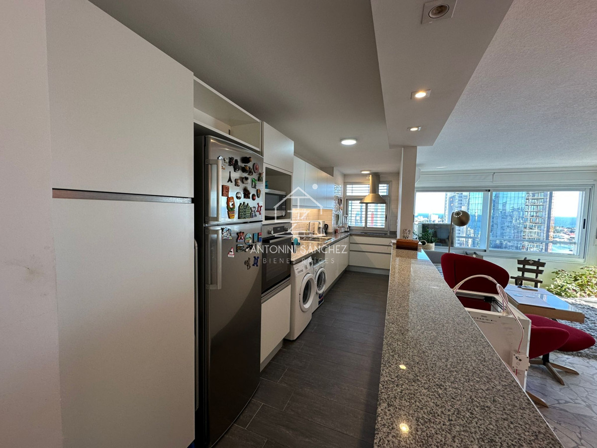 Apartamento ID.2307 - Espectacular vista al Puerto, esquinero, pronto para entrar a disfrutar