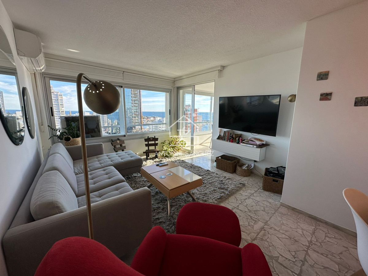 Apartamento ID.2307 - Espectacular vista al Puerto, esquinero, pronto para entrar a disfrutar