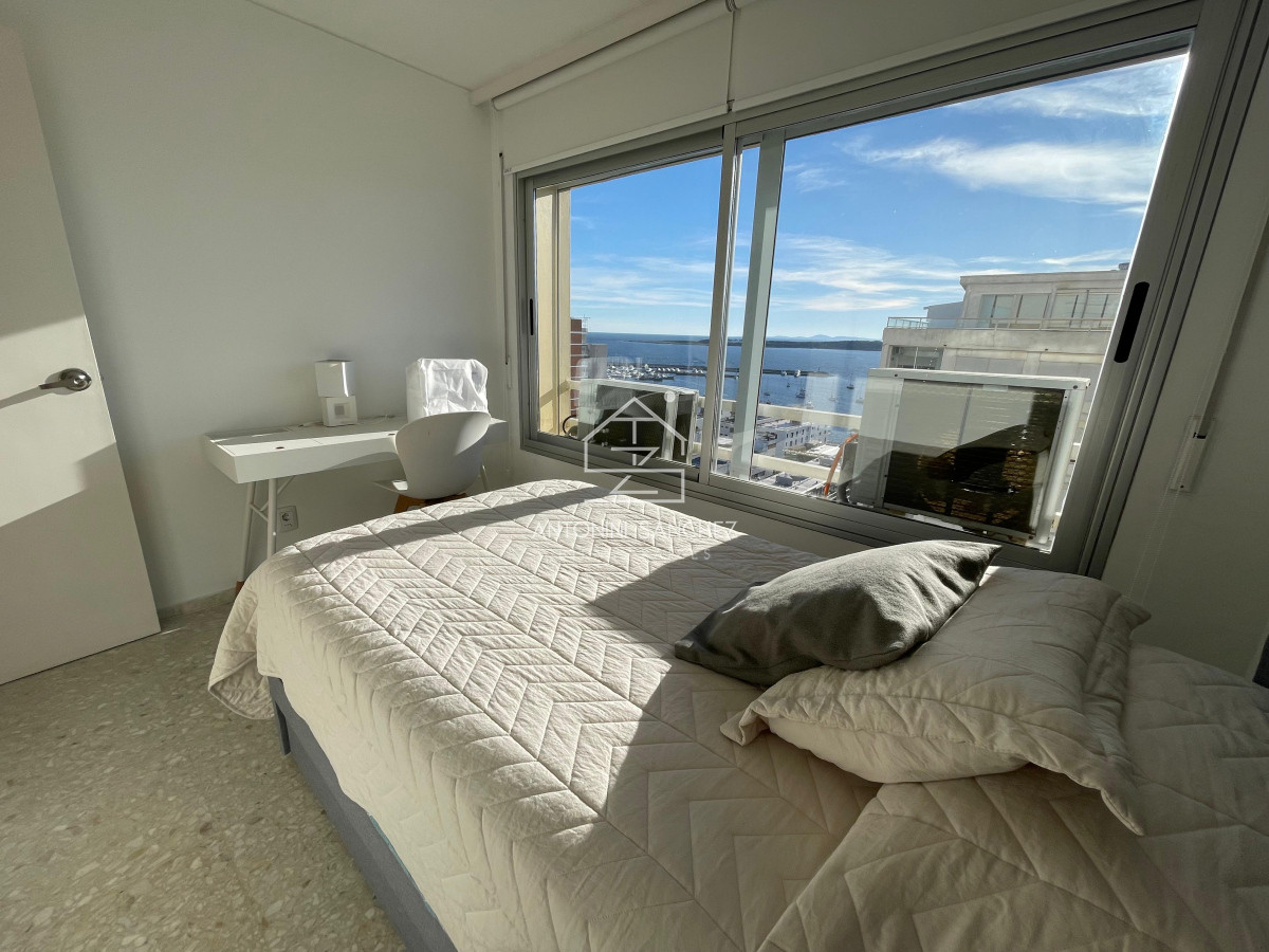 Apartamento ID.2307 - Espectacular vista al Puerto, esquinero, pronto para entrar a disfrutar