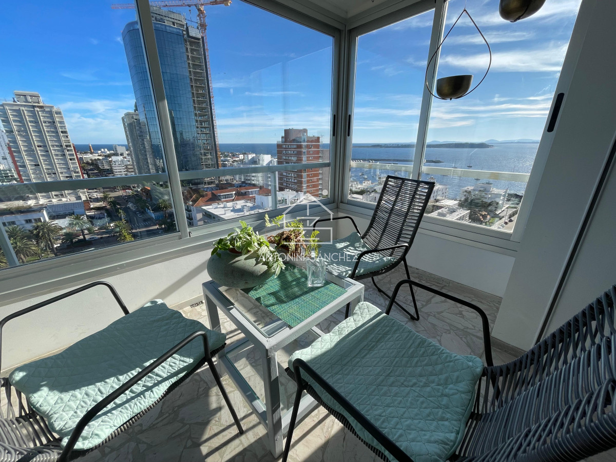 Apartamento ID.2307 - Espectacular vista al Puerto, esquinero, pronto para entrar a disfrutar
