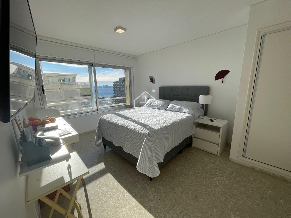 Apartamento ID.2307 - Espectacular vista al Puerto, esquinero, pronto para entrar a disfrutar