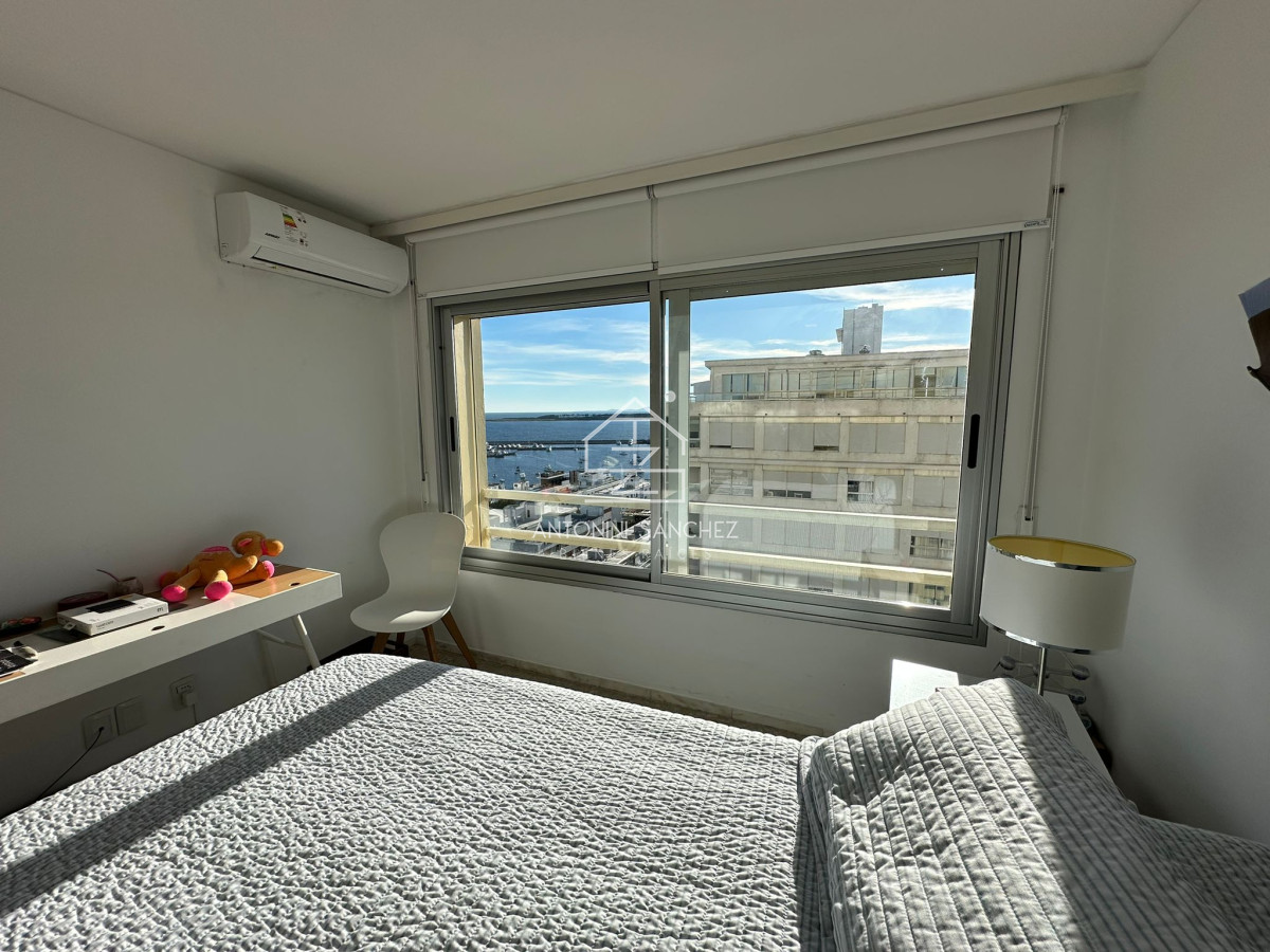 Apartamento ID.2307 - Espectacular vista al Puerto, esquinero, pronto para entrar a disfrutar