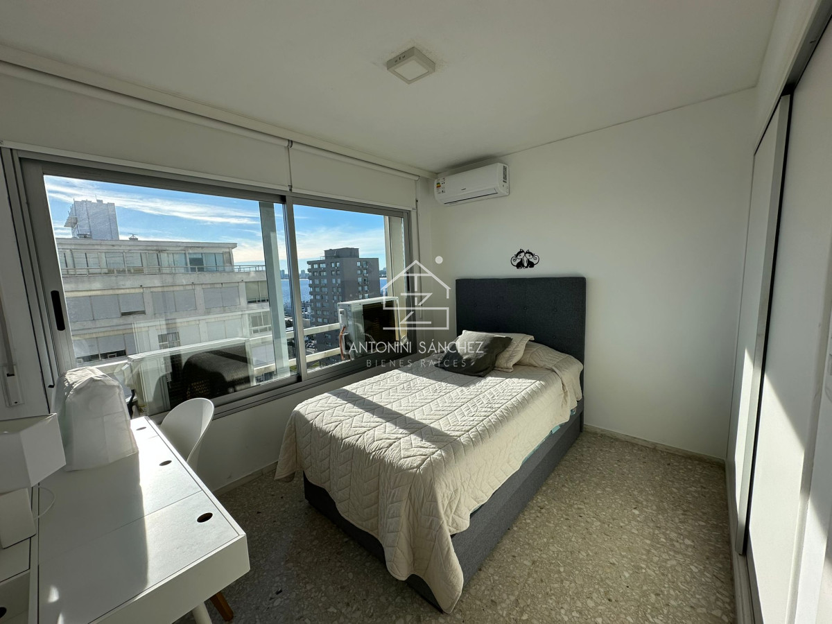 Apartamento ID.2307 - Espectacular vista al Puerto, esquinero, pronto para entrar a disfrutar