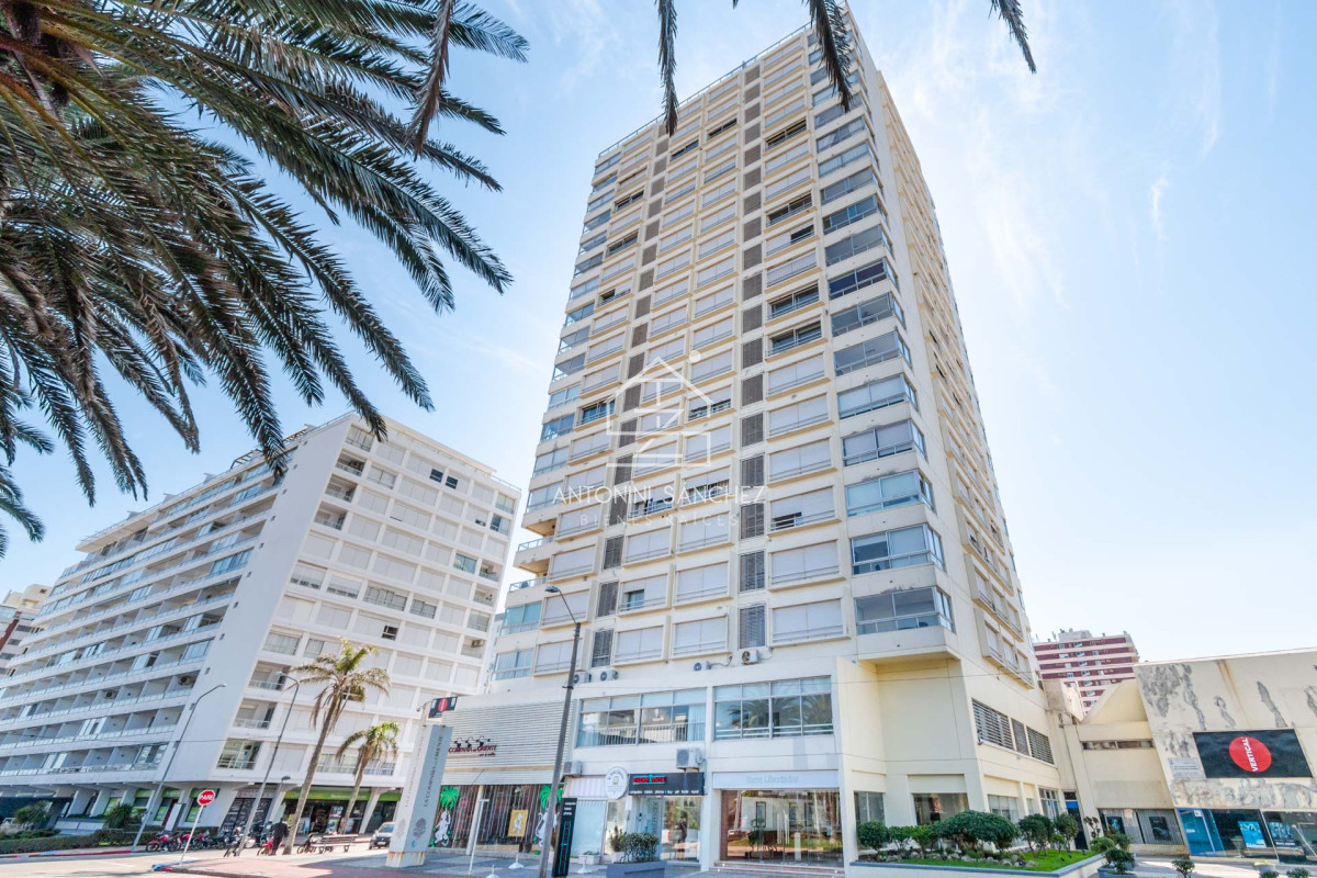 Apartamento ID.2307 - Espectacular vista al Puerto, esquinero, pronto para entrar a disfrutar