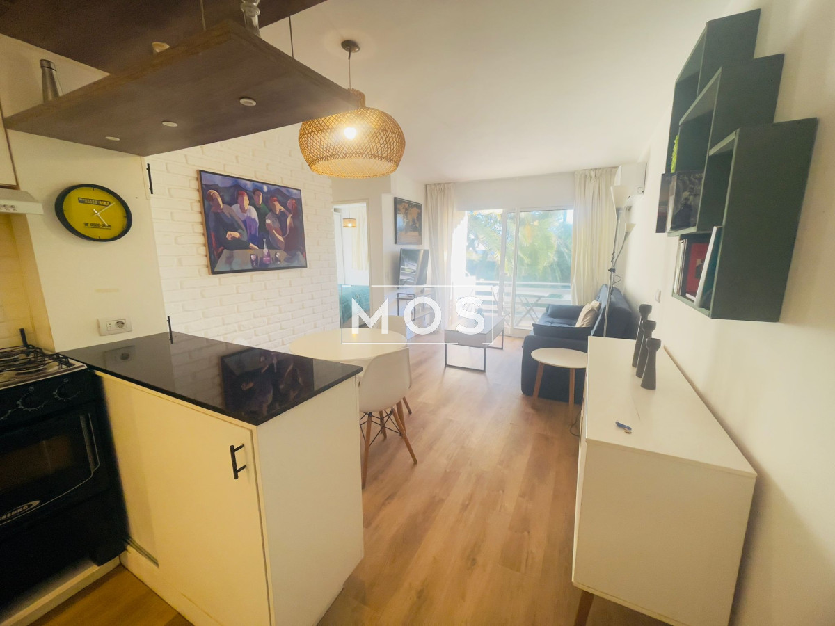 Apartamento ID.2982 - Playa Mansa frente al mar ,  comoda terraza