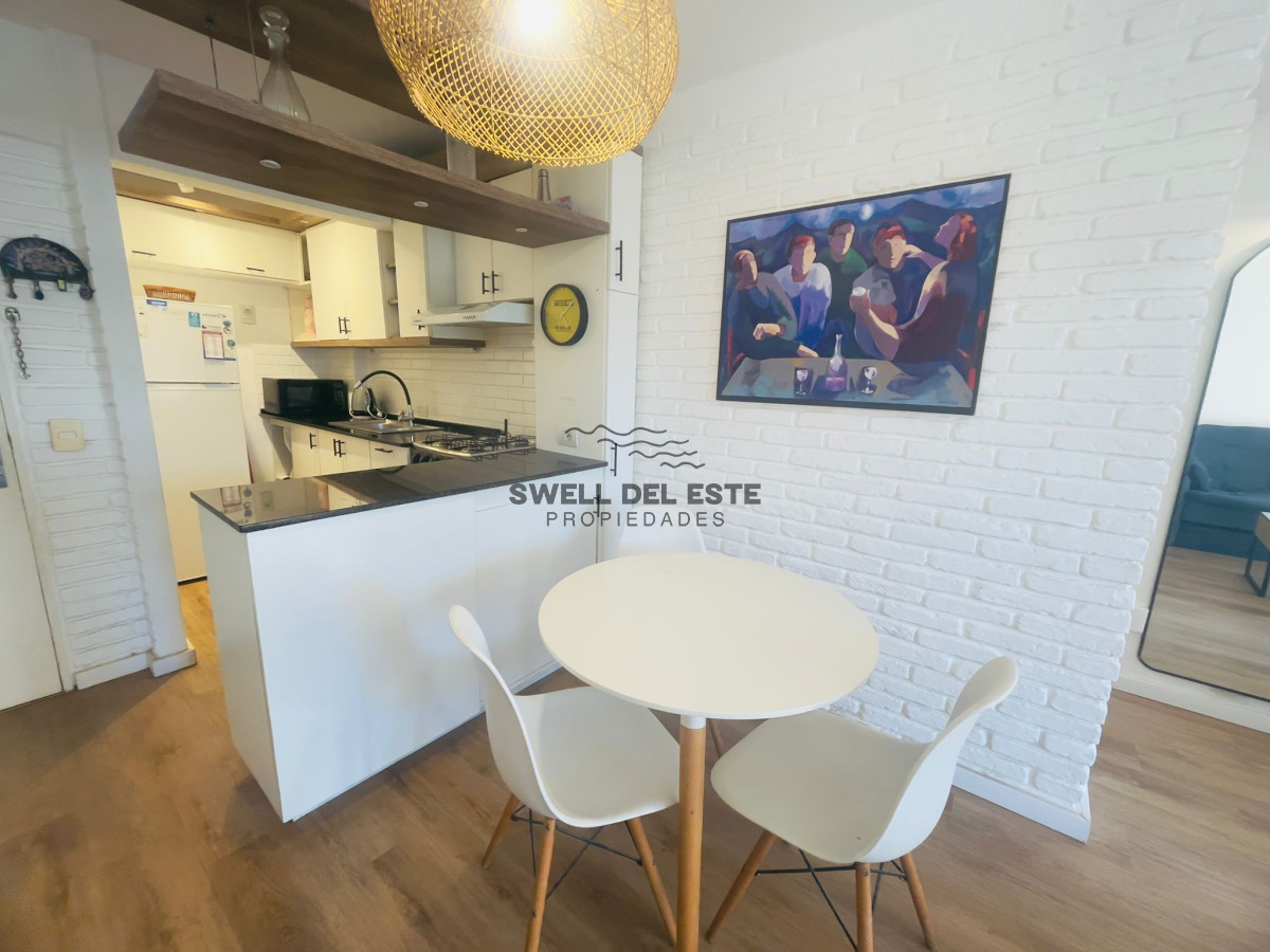 Apartamento ID.212 - Playa Mansa frente al mar ,  comoda terraza