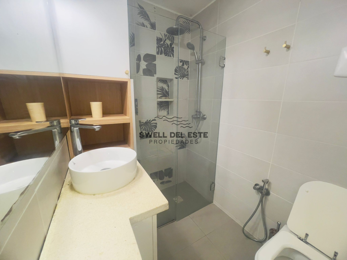 Apartamento ID.212 - Playa Mansa frente al mar ,  comoda terraza