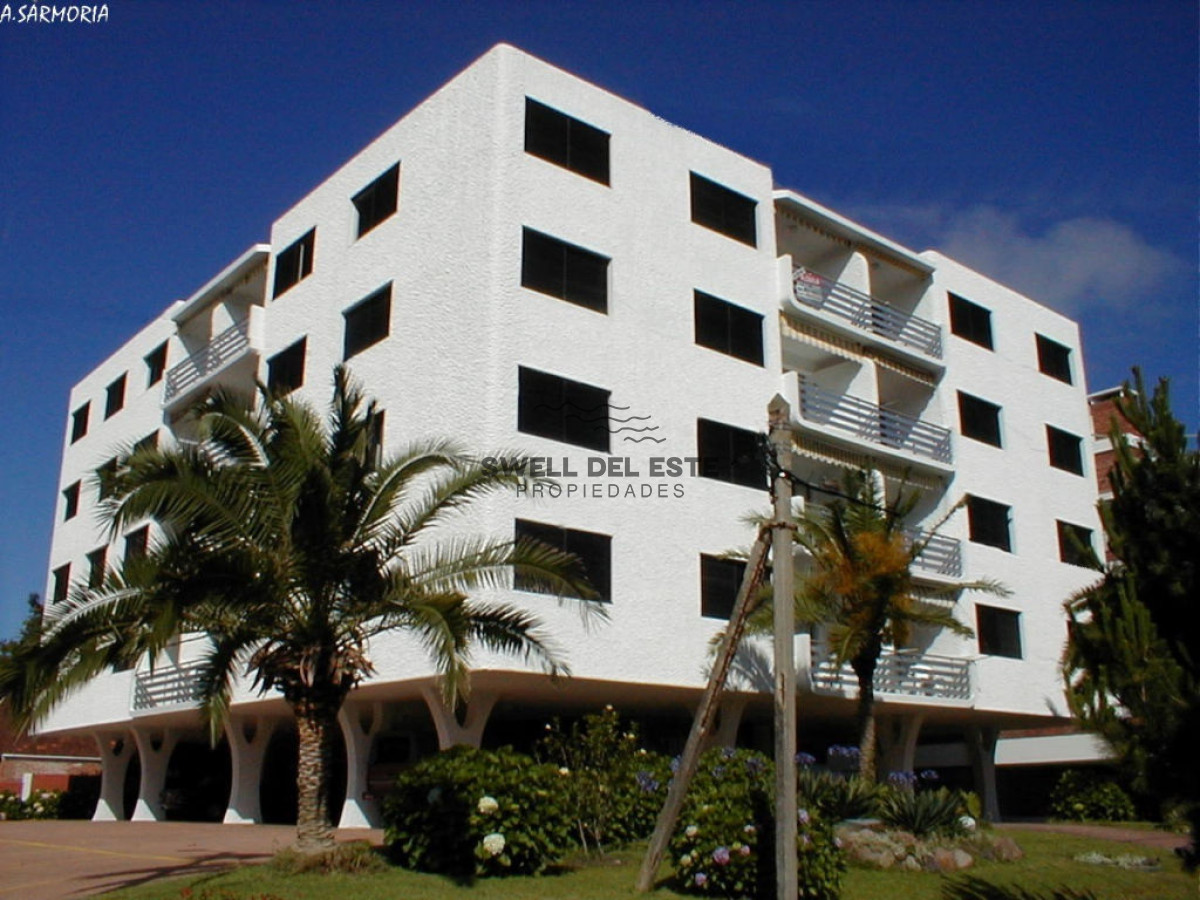 Apartamento ID.212 - Playa Mansa frente al mar ,  comoda terraza