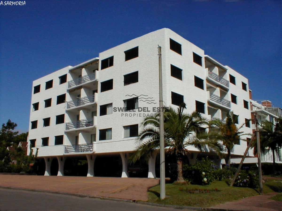 Apartamento ID.212 - Playa Mansa frente al mar ,  comoda terraza