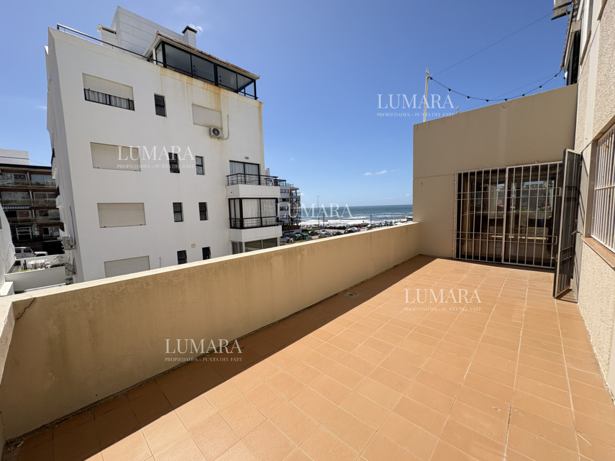 Apartamento ID.3142 - Excelente ubicación, vista al mar, 2 amplias terrazas 
