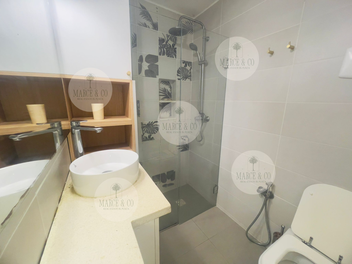 Apartamento ID.2523 - Playa Mansa frente al mar ,  comoda terraza