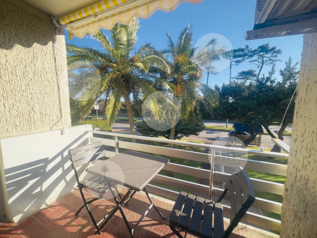 Apartamento ID.2523 - Playa Mansa frente al mar ,  comoda terraza