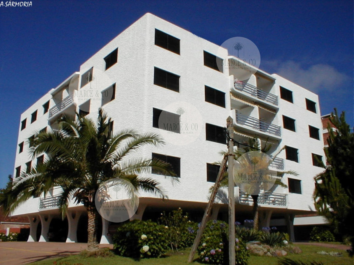 Apartamento ID.2523 - Playa Mansa frente al mar ,  comoda terraza