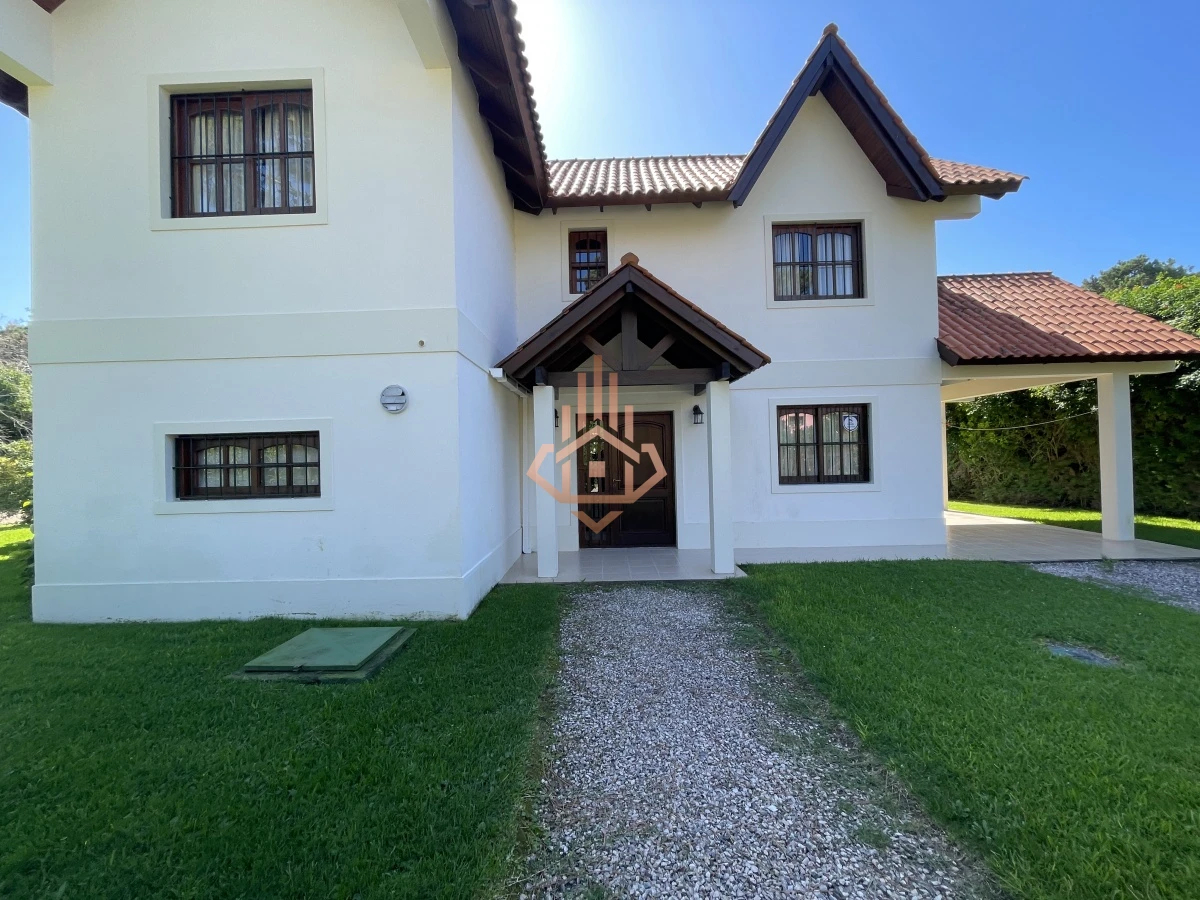 Hermoso jardin con parrillero y lugar para piscina. - Foto 3