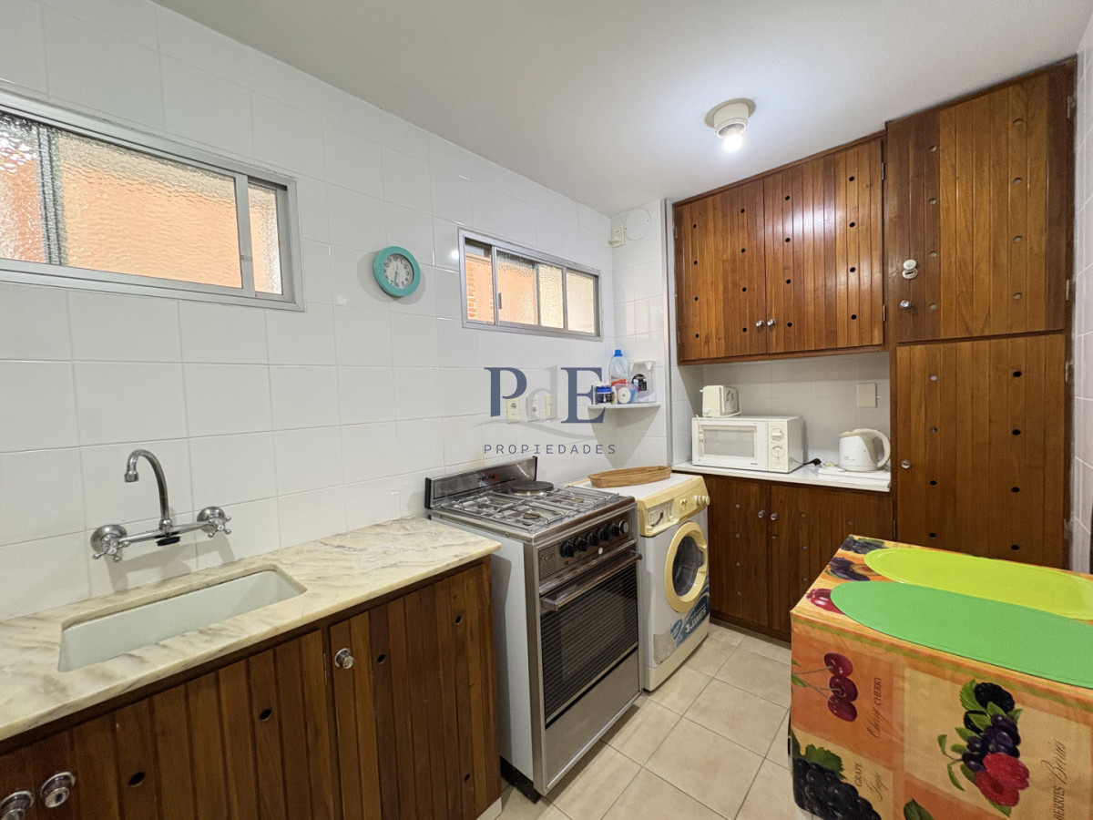 Ideal para vivir todo el año, 2 terrazas, estufa a leña, esquinero. - Imagen 19