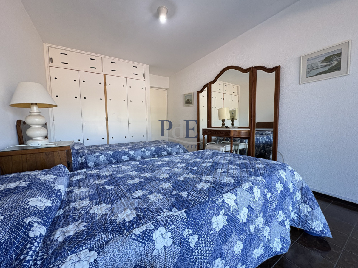 Ideal para vivir todo el año, 2 terrazas, estufa a leña, esquinero. - Imagen 10