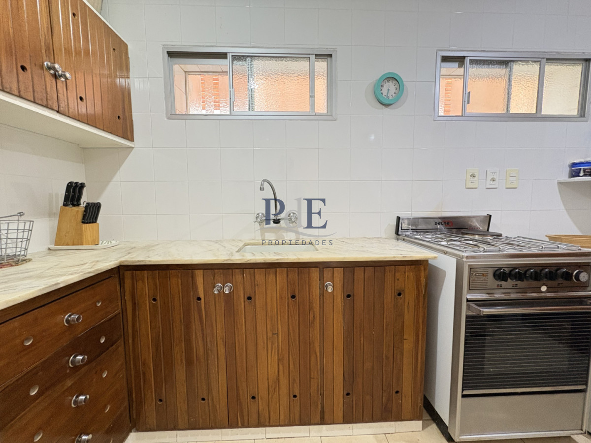 Ideal para vivir todo el año, 2 terrazas, estufa a leña, esquinero. - Imagen 17