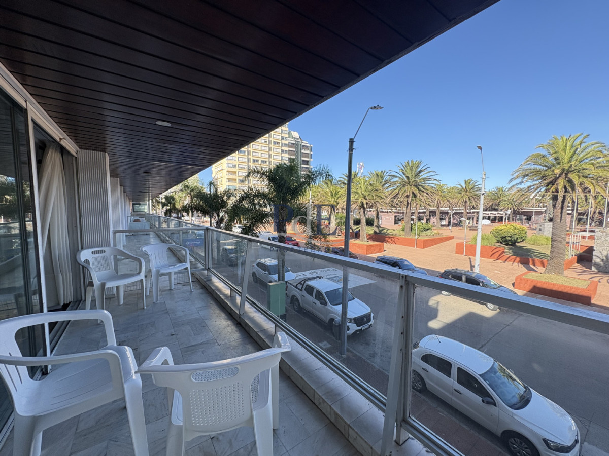 Ideal para vivir todo el año, 2 terrazas, estufa a leña, esquinero. - Imagen 23