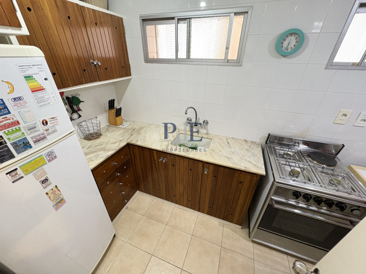 Ideal para vivir todo el año, 2 terrazas, estufa a leña, esquinero. - Imagen 18