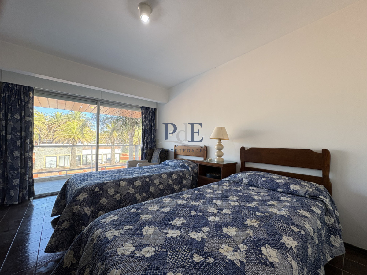 Ideal para vivir todo el año, 2 terrazas, estufa a leña, esquinero. - Imagen 8