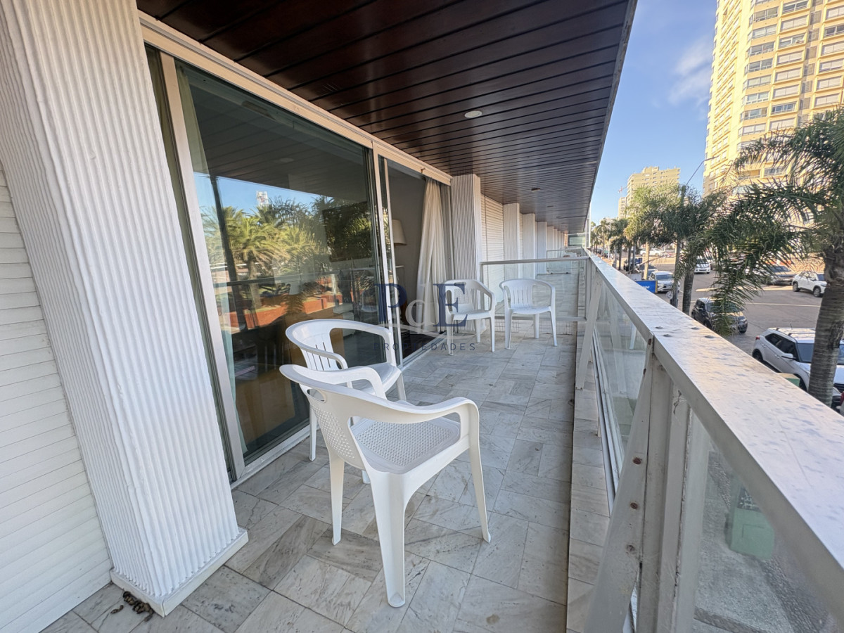 Ideal para vivir todo el año, 2 terrazas, estufa a leña, esquinero. - Imagen 22