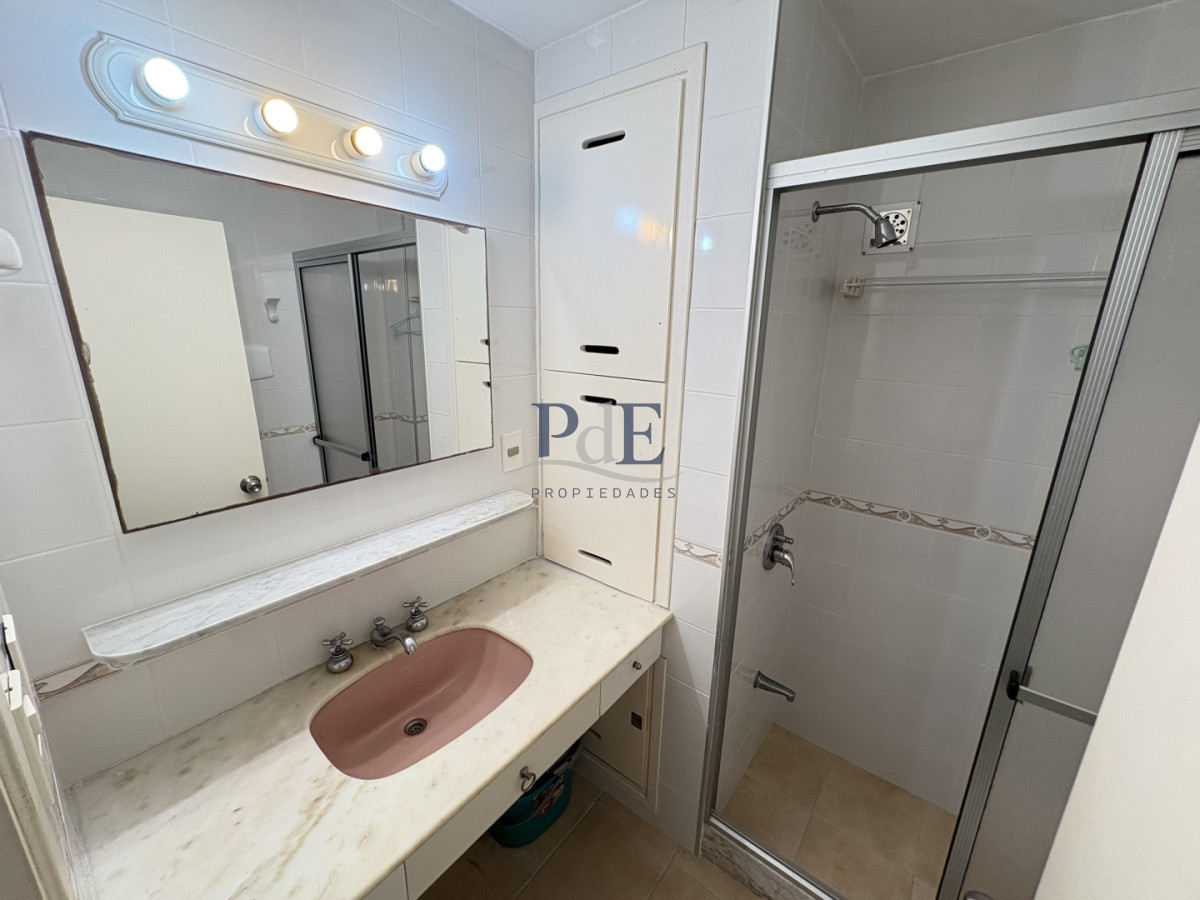 Ideal para vivir todo el año, 2 terrazas, estufa a leña, esquinero. - Imagen 11