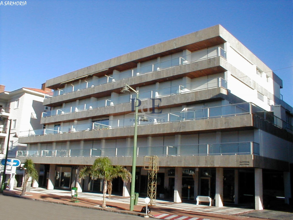 Ideal para vivir todo el año, 2 terrazas, estufa a leña, esquinero. - Imagen 26