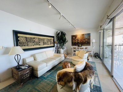 VENTA DE APARTAMENTO DE 2 DORMITORIOS EN PPENINSULA PRIMERA LINEA