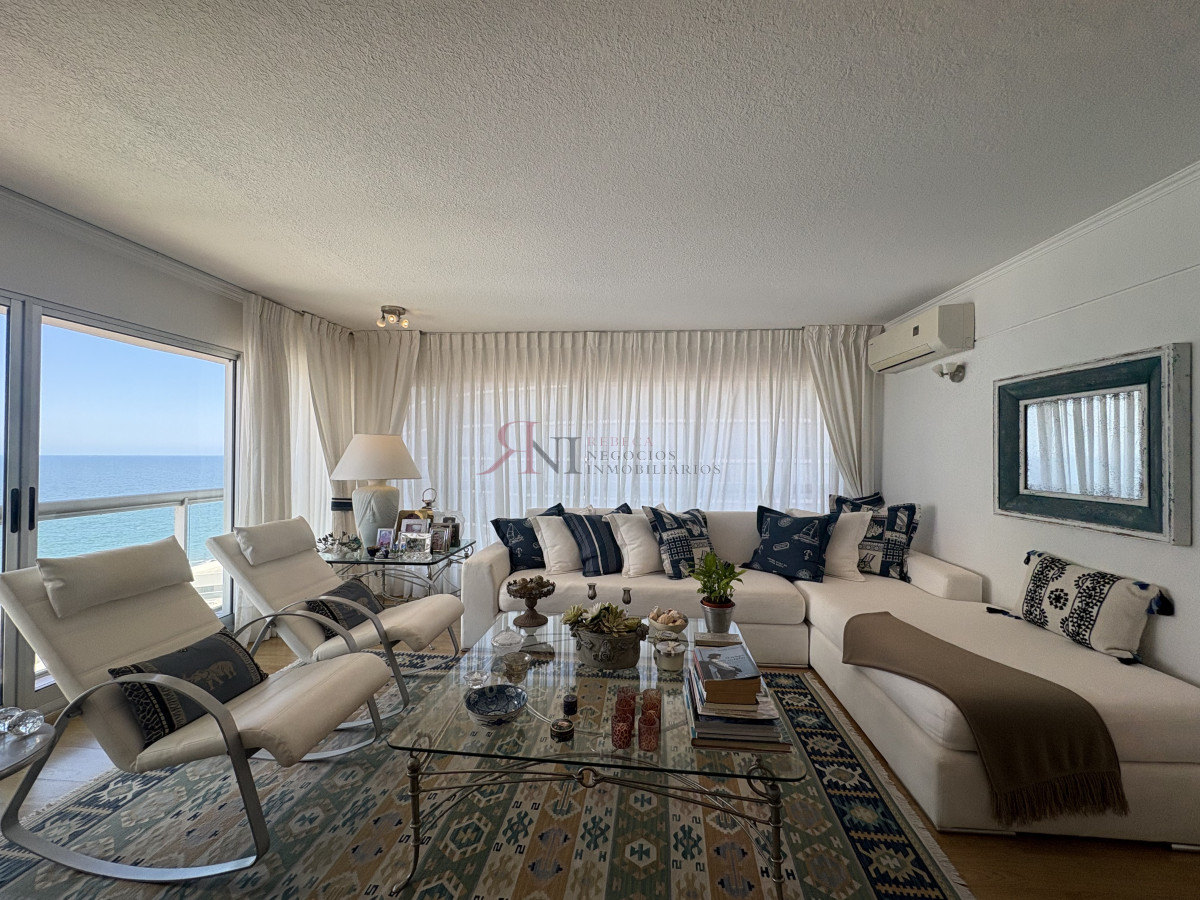 Unico , piso alto con vista increible - RNI3566A