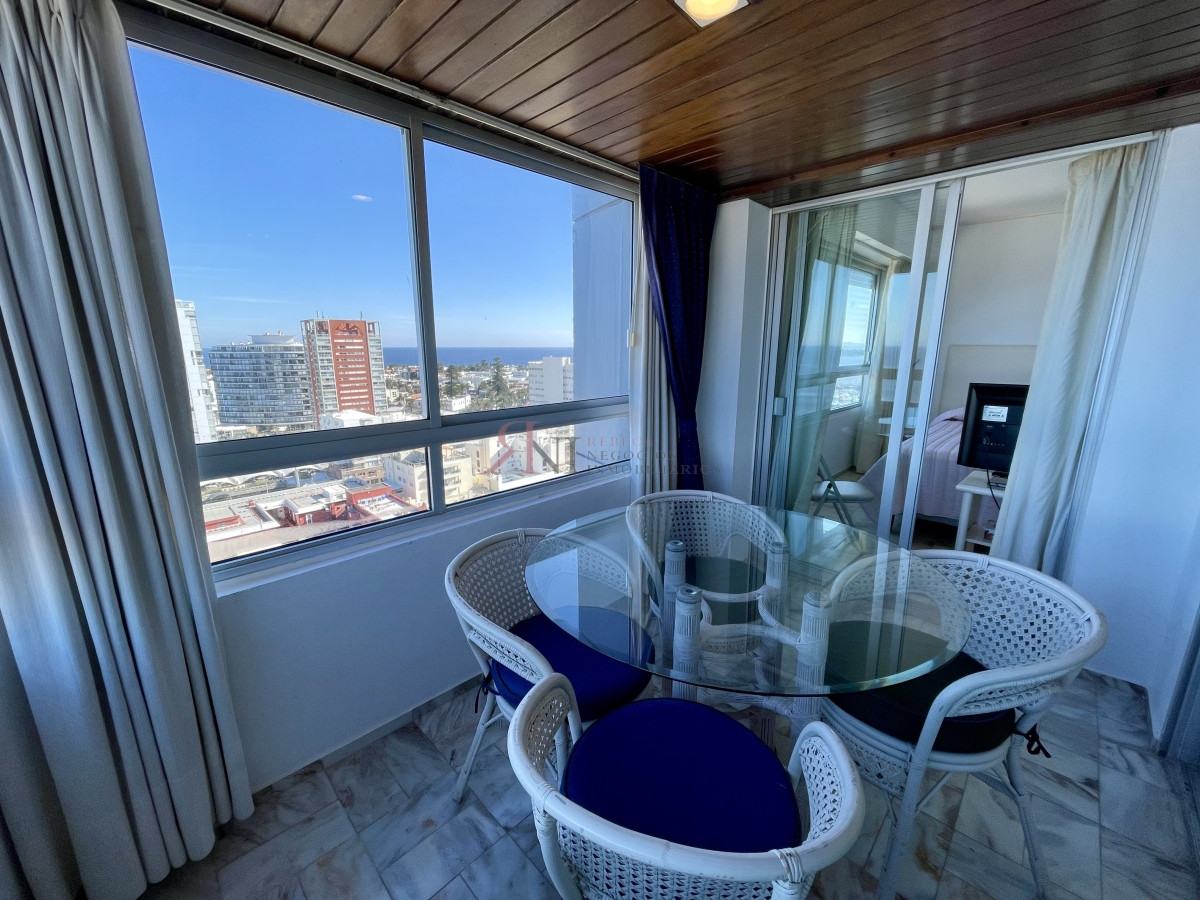 Excelente vista a la Playa Brava, piso alto, con servicios - RNI5718A