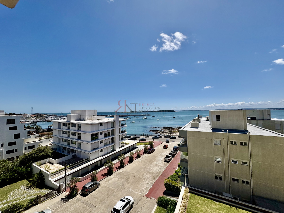 Puerto, linda vista, buena terraza abarca todo el frente del apartamento - RNI4427A