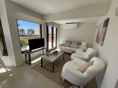 Lindo, moderno, gran terraza con parrillero de uso exclusivo