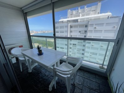 Piso alto con linda vista al mar