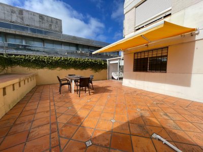 Gran terraza , estar con cerramiento 
