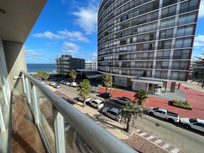 Peninsula a pocos metros del Puerto , myu buena orientación solar