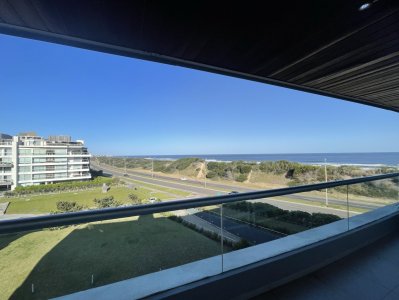 Exclusivo, vista  al mar , barbacoa propia, como una casa con la seguridad de edificio. 