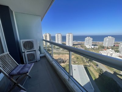 Piso alto con buena vista al mar