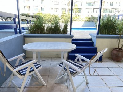 Terraza con parrillero propio y vista al mar