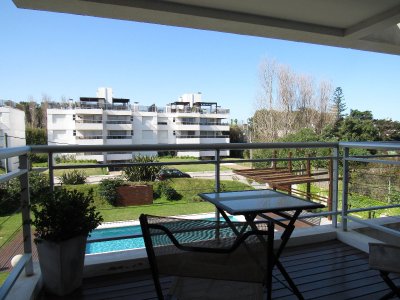 Terraza con parrillero, Piscina