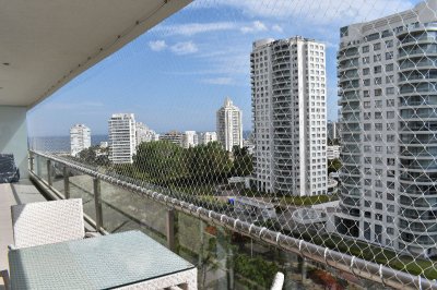Impecable, ambientes amplios, aire acondicionado, piscina, mucama 