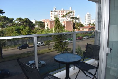 Impecable y bien equipado, cerca del mar , centro comercial