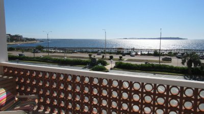 Terraza con vista a la Playa Mansa